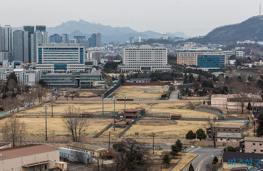 윤석열 대통령 당선인이 대통령 집무실 이전 후보지로 유력하게 검토 중인 서울 용산구 국방부 청사의 3월 17일 전경. 사진=최준필 기자