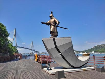 이순신 장군 조각. 실제로 고하도는 이순신 장군과 인연이 깊다. 명량대첩에서 대승한 조선 수군이 새롭게 둥지를 튼 곳이 고하도다. 사진=구완회 제공