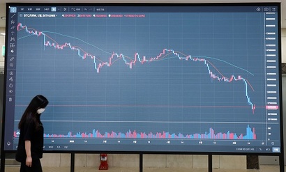 서울 서초구의 가상화폐 거래소인 빗썸 고객센터 스크린에 비트코인 등 가상자산 시세가 나오고 있다. 사진=박정훈 기자