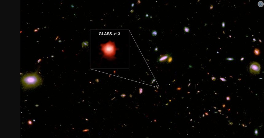 제임스 웹 관측 이미지에서 발견된 가장 먼 은하 후보 GLASS-z13. 하지만 이것이 정말 은하인지와 정확한 거리는 아직 검증되지 않았다. 사진=NASA/STScI/GLASS-JWST program: R. Naidu, G. Brammer, T. Treu.