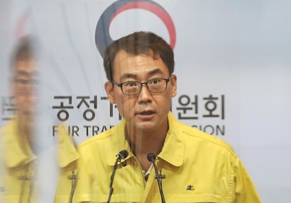 2020년 9월 신봉삼 공정거래위원회 사무처장이 세종시 정부세종청사에서 방문판매 분야 불법행위 점검 결과 및 코로나19 확산 차단 대책을 발표하고 있다. 사진=연합뉴스