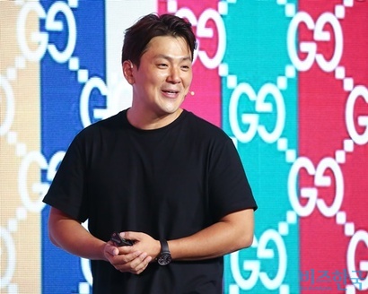 김태환 크리에이티브멋 대표가 ‘구찌 가옥’을 통해 기존 오프라인 방식을 탈피한 ‘탈경계’를 설명하고 있다. 사진=임준선 기자