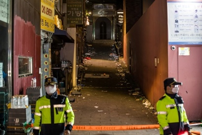 이태원 압사 참사가 발생한 현장을 10월 31일 경찰이 통제하고 있다. 사진=최준필 기자