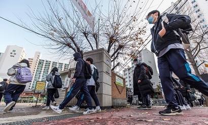 출생아 수가 일시적으로 많았던 2007년생이 내년 고등학교에 입학한다. 입학 정원을 넘긴 탓에 학교가 부족해 일부 학생은 타 지역으로 원거리 통학을 해야 하는 상황을 겪을 수 있다. 사진=최준필 기자