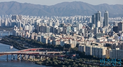 서울 매봉산 전망대에서 바라 본 강남 일대 아파트 모습. 사진=최준필 기자