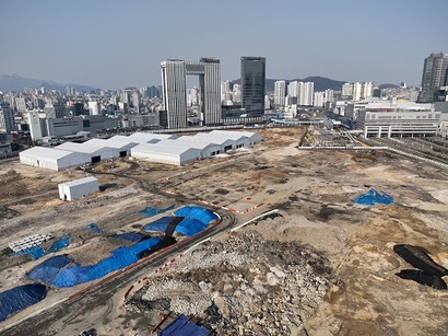 국토부의 도시혁신구역은 오세훈 서울시장의 용산 정비창(아래) 개발 구상과 맞닿아 있다. 오 시장은 지난해 7월 싱가포르 마리나베이 내 복합개발단지 마리나원을 방문해 입지 규제 최소 구역에 대한 관심을 드러냈다. 사진=서울시 제공, 임준선 기자