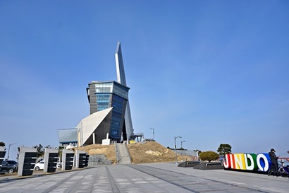 진도 망금산 정상의 진도타워에서는 울돌목이 한눈에 보인다. 사진=구완회 제공