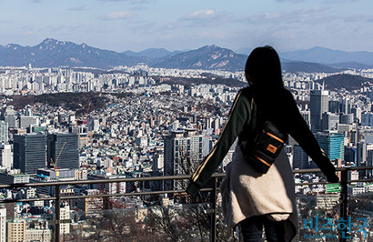 서울 용산구 남산공원에서 바라본 서울시내 아파트 전경. 사진=최준필 기자