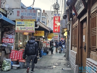 최근 늘어난 일본인 관광객들이 많이 방문하는 서울 동대문 닭한마리골목 전경. 사진=김초영 기자