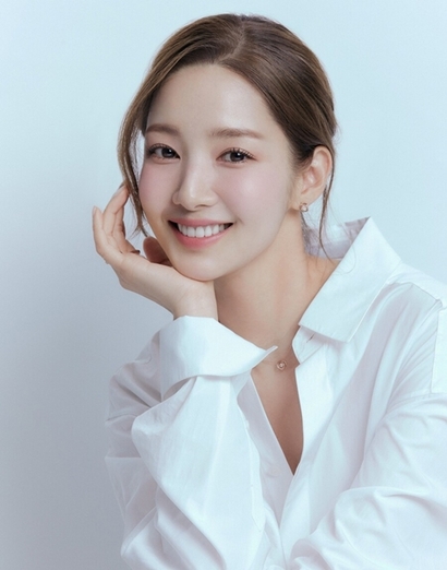 A atriz Park Min Young foi confirmada como CEO de uma construtora de pequeno e médio porte.  Imagem = Cortesia de Hawk Entertainment