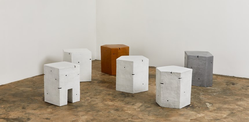 이반디_Stool Series-WhiteⅠ 31×32×46cm Glazed on ceramic 2021(맨앞 왼쪽).