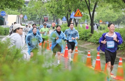 10km를 안 쉬고 달릴 수 있다고 해서 연봉이 늘어나거나 회사에서 인정받는 건 아니다. 하지만 목표를 향해 안주하지 않고 노력하는 행위 자체가 일상을 더욱 개선시킨다. 사진=박정훈 기자