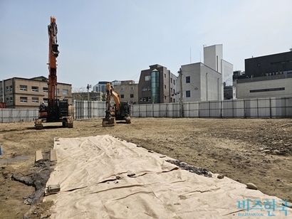 삼양식품이 최근 프로젝트파이낸싱(PF) 부실로 공매에 부쳐진 서울 용산구 개발 사업장 부지(왼쪽 일부)를 매입했다. 사진= 차형조 기자