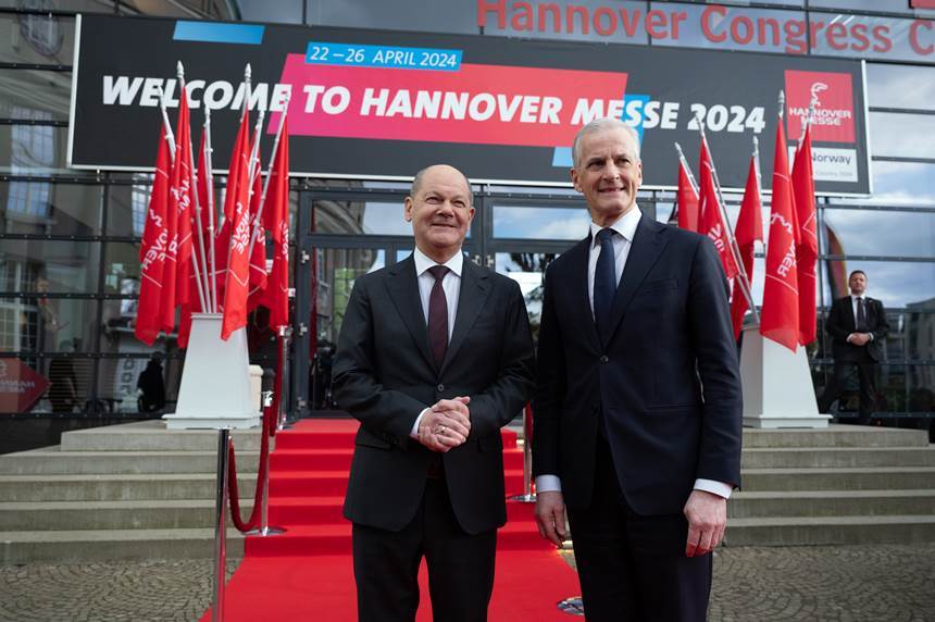 올라프 숄츠 독일 총리(왼쪽)와 2024년 파트너국인 노르웨이의 요나스 가르 스퇴레 총리가 함께 하노버 산업박람회의 시작을 알렸다. 사진=hannovermesse.de