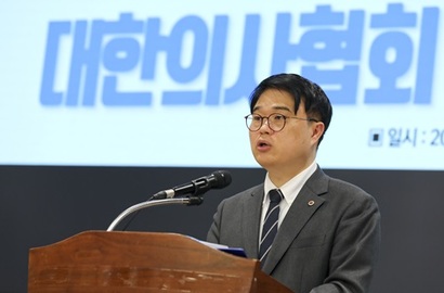 임현택 대한의사협회 회장이 2일 오전 서울 용산구 대한의사협회에서 열린 ‘대한의사협회 제42대 임현택 회장 취임식’에 취임사를 하고 있다. 사진=박정훈 기자