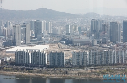 총사업비 1조 원 규모인 서울 용산구 정비창전면 제1구역(용산정비창1구역, 사진) 재개발사업 시공권을 두고 국내 시공능력 7위 포스코이앤씨와 10위 HDC현대산업개발이 맞붙었다. 사진=박정훈 기자.
