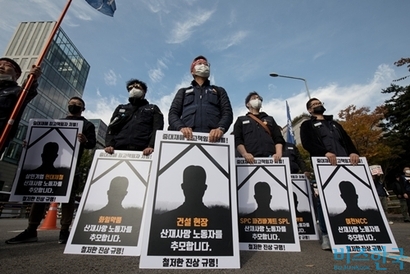 지난해 우리나라 10대 건설사 산재 사고재해자 수가 최근 5년 사이에 최고치를 기록한 것으로 비즈한국 취재 결과 확인됐다. 사진은 2022년 중대재해처벌법 무력화를 규탄하는 민주노총 결의대회 모습. 사진=이종현 기자
