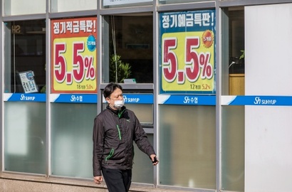 금융위원회가 5월 16일 예금보호한도를 5000만 원에서 1억 원으로 상향하는 법안을 입법 예고했다. 사진은 금융권의 수신 경쟁이 활발했던 2022년 말 서울 시내 한 수협에서 5%대 특판을 내건 모습. 사진=최준필 기자