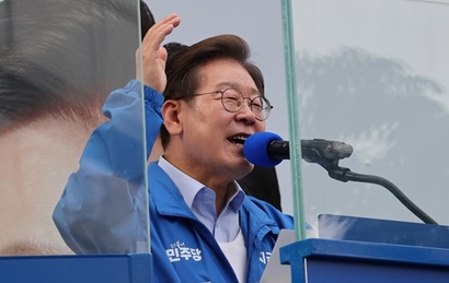 가상자산 규제 완화가 대선의 주요 의제로 부상하면서 ‘원화 기반 스테이블코인’ 도입 논의가 급물살을 타고 있다. 이재명 민주당 대선후보가 21일 인천시 롯데마트 청라점 앞에서 열린 유세에서 연설하고 있다. 사진=최준필 기자