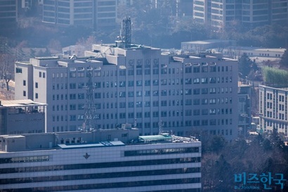 대통령실 인사 A 씨가 과기부 산하 공공기관 주요직에 내정됐다는 의혹이 불거졌다. 용산 대통령실 전경. 사진=최준필 기자