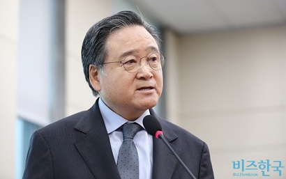허영인 SPC그룹 회장이 2023년 12월 국회에서 열린 환경노동위원회 청문회에 증인으로 출석해 질의에 답변하고 있다. 사진=박은숙 기자