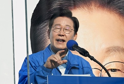 이재명 더불어민주당 대선 후보가 26일 오후 경기도 남양주시 평내호평역에서 열린 유세에 참석해 연설을 하고 있다. 사진=박은숙 기자