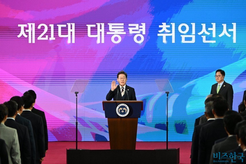 이재명 대통령이 4일 오전 11시 국회 로텐더홀에서 취임선서를 하고 대한민국 21대 대통령에 취임했다. 사진=국회사진기자단