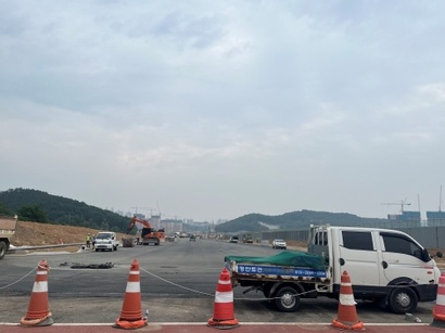 6월 말 개통 예정인 인천도시철도 1호선 검단연장선 종점 검단호수공원역 인근 임시도로 공사 현장. 사진=한승구 인턴기자