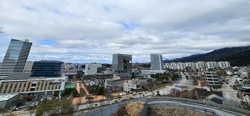 이재명 정부에서 2차 공공기관 지방 이전에 대한 기대감이 커지고 있지만, 정작 이전 효과는 크지 않다는 분석이 나온다. 사진은 이전한 공공기관이 모여 있는 원주 혁신도시 모습. 사진=연합뉴스
