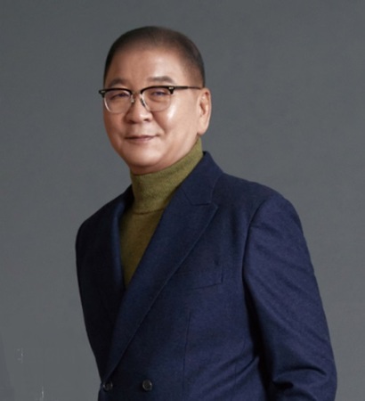 염태순 신성통상 회장. 사진=신성통상 홈페이지