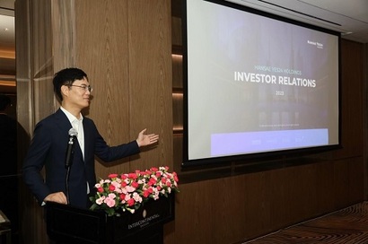 김석환 한세예스24홀딩스 부회장이 2023년 10월 베트남 기업설명회에서 발언하고 있다. 사진=한세예스24홀딩스 제공