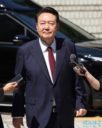 지난 6월 23일 서울중앙지방법원 내란 우두머리 혐의 사건 8차 공판에 출석하는 윤석열 전 대통령 모습. 사진=사진공동취재단