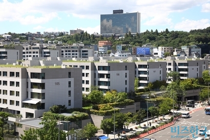서울 용산구 나인원한남 아파트(사진) 미분양 가구가 최근 350억 원에 분양되며 우리나라 공동주택 최고가격을 경신한 것으로 비즈한국 취재 결과 확인됐다. 사진=임준선 기자