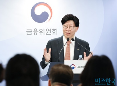 정부가 가계부채 관리 방안을 명목으로 서민을 위한 정책자금 대출 규모를 축소했다. 지난 4월 21일 김소영 금융위 부위원장이 외신기자 간담회를 하는 모습. 사진=임준선 기자