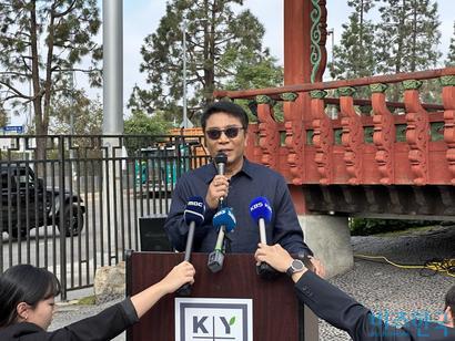 이수만 전 총괄은 SM과 결별한 뒤 블루밍그레이스를 설립하고, 미국에 A2O 엔터테인먼트를 세워 걸그룹 A2O MAY을 데뷔시켰다. 사진=연합뉴스