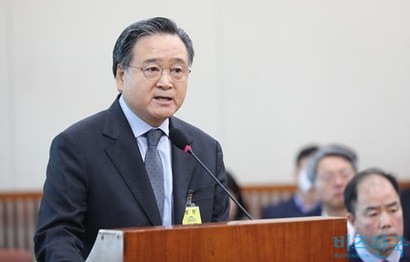 2023년 12월 1일 노동자 사망사고와 관련해 국회 환경노동위원회에 출석한 허영인 SPC그룹 회장이 질의에 답변하고 있다. 사진=박은숙 기자