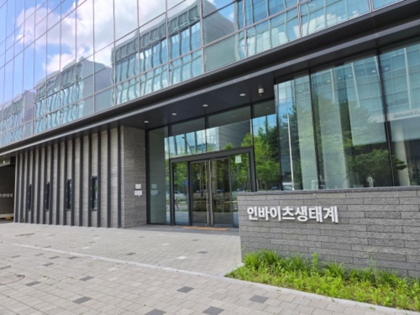 CG인바이츠 vs 창업주, 미국 법원 가처분 결과 놓고 아전인수…주가는 뚝뚝