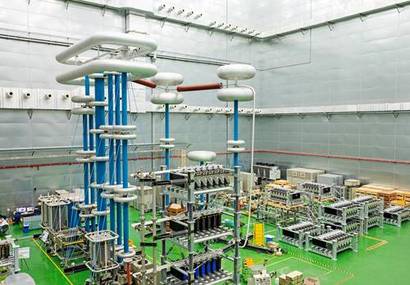 LS일렉트릭 부산 공장에서 HVDC 설비를 시험 하고 있는 모습. 사진=LS그룹 제공