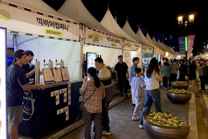 커먼은 자비 2억 8000만 원까지 투입한 축제의 성과를 지자체가 가로챘다며 명칭 사용 중단과 사과를 요구했고, 경주시는 계약상 저작권이 경주시에 귀속되므로 문제없다고 맞섰다. 사진=경주시 제공