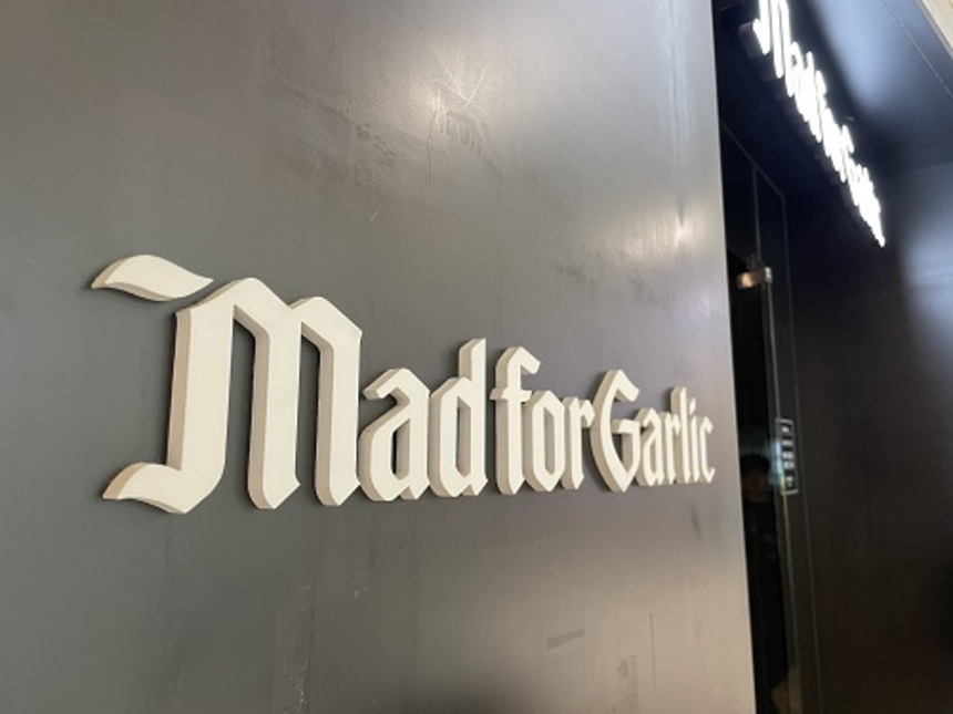임마누엘 인수 1년 '매드포갈릭' 리브랜딩 중 줄줄이 폐점, 왜? - 뉴스 썸네일 이미지