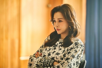 ‘원 더 우먼’ ‘밤에 피는 꽃’ 등에 이어 연이어 주체적인 여성 캐릭터를 연기하는 이하늬. 우월한 피지컬을 적극 활용한 스펙트럼 넓은 연기로 시청자들을 매료한다. 사진=넷플릭스 제공