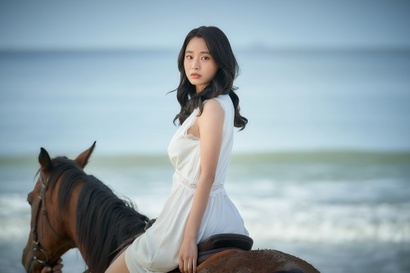 나이트클럽 댄서 출신으로 정희란 같은 톱스타가 되겠다는 욕망을 가진 신주애. 모든 것을 걸고라도 영화를 성공시키겠다는 그의 결심은 희란을 만나 변해간다. 사진=넷플릭스 제공