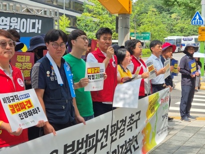 1심 판결 전날인 8월 27일 한전KPS 불법파견 판결 촉구 진보3당 기자회견에서 이백윤 노동당 대표가 발언하고 있다. 사진=김민호 기자