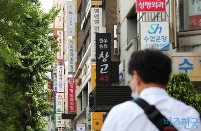 올해 말 출시를 앞둔 5세대 실손보험은 비중증 비급여(특약2)에 ‘도수치료’ 등 근골격계 치료와 비급여 주사제 보장이 제외된다. 사진=박정훈 기자