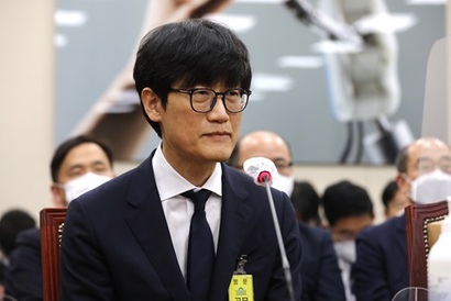 2022년 10월 국회 과학기술정보방송통신위원회 국정감사에 참석한 김범수 창업자(위)와 이해진 네이버 창업자. 사진=이종현, 박은숙 기자