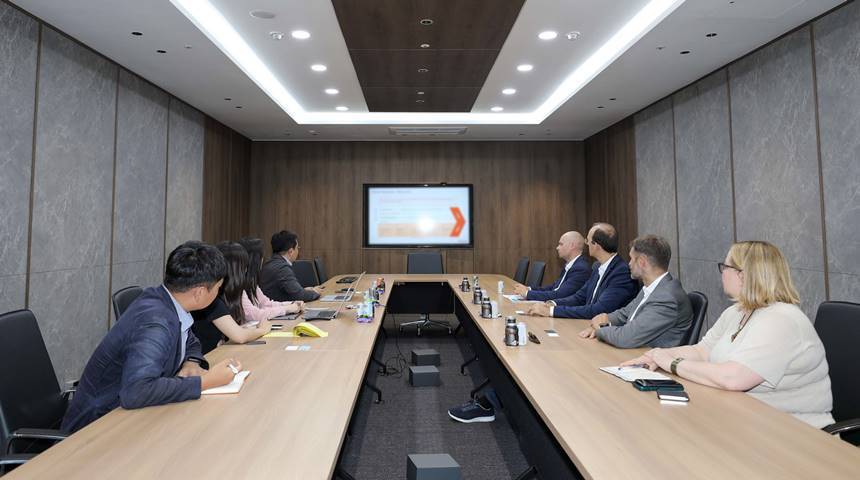 빗썸이 지난 11일 서울 강남구 본사에서 리투아니아 중앙은행·투자청 대표단과 만나 디지털 금융 분야의 협력 방안을 논의했다. 사진=빗썸 제공