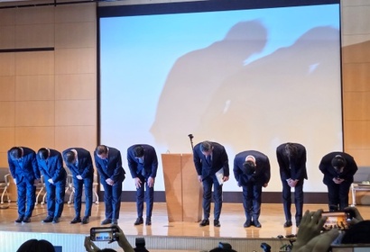 9월 18일 열린 롯데카드 해킹 사고 브리핑에서 조좌진 롯데카드 대표(왼쪽에서 다섯 번째)를 포함한 주요 임원진이 대국민 사과에 나섰다. 사진=심지영 기자