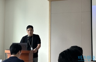 박서하 티맵모빌리티 부사장이 18일 기자간담회에서 티맵모빌리티의 향후 계획을 소개하고 있다. 사진=강은경 기자