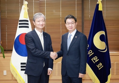 금융위원회와 금융감독원은 이재명 정부가 들어선 이후 각각 신임 수장을 맞이했다. 사진은 9월 16일 이억원 금융위원장과 이찬진 금융감독원장이 취임 후 첫 회동을 한 모습. 사진=금융위원회 제공