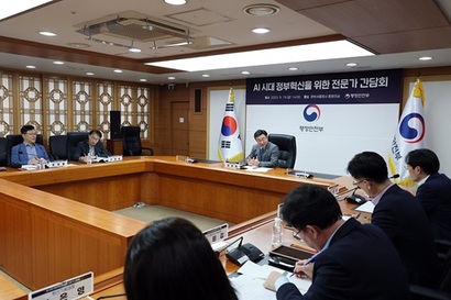 윤호중 행안부 장관은 지난 19일 간담회에서 “AI 민주정부는 행안부의 미래 청사진”​이라고 언급했다. 사진=윤호중 장관 SNS